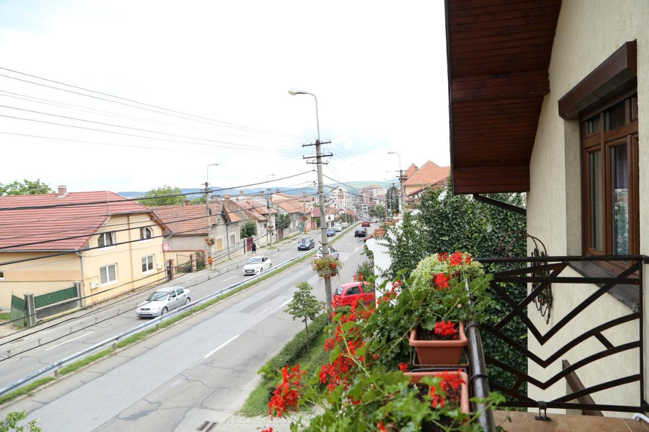 Oli House Hotel Alba Iulia Exterior foto